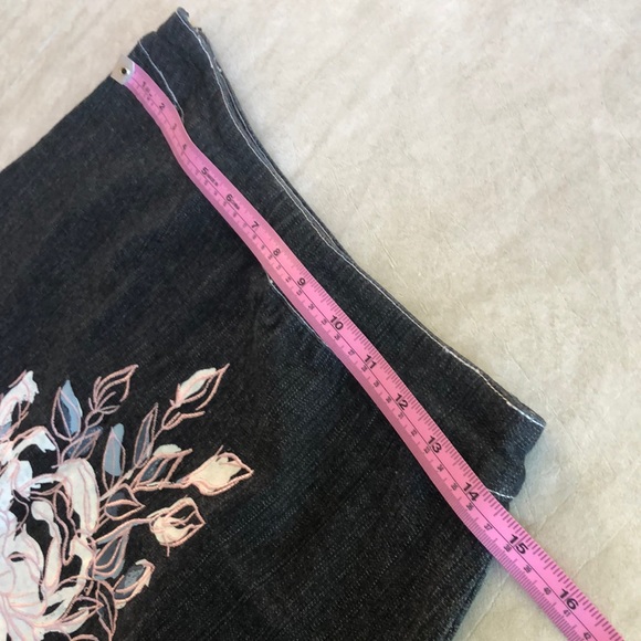 Mac & Jac Black Denim Jean Stretch Mini Skirt With Embroidered Flowers Size 4 - Picture 8 of 9